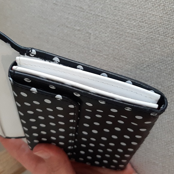 Hello Kitty Wallet - Picture 14 of 17